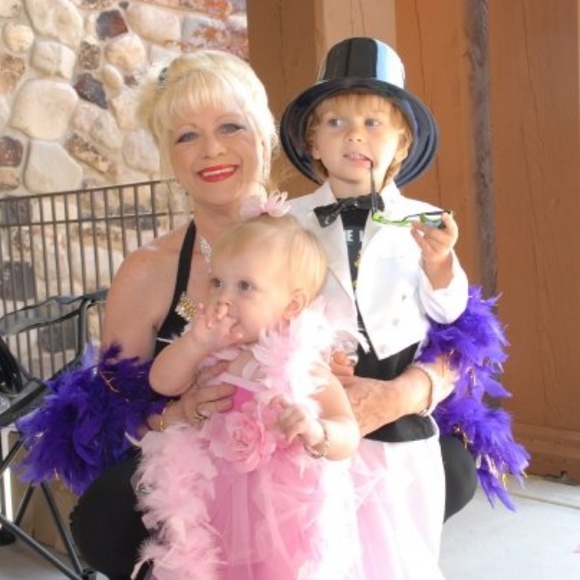 Meet your Jewel&Clothing Posher, Diana - Picture 4 of 8